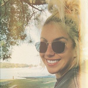 Meet your Posher, Monroe